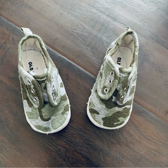 Old Navy Baby Cute Camo Easy Slip-On Soft Shoes | Size: 3-6m. | Color: Camo - Picture 6 of 9